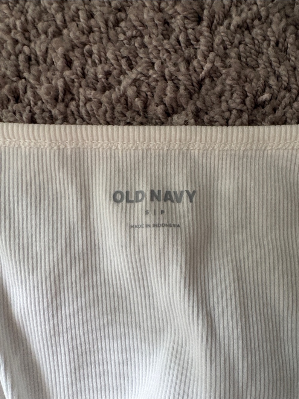 Old Navy White Ribbed Scoop-Neck Button Crop Top - Picture 2 of 4